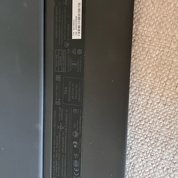 Logitech Slim Folio Laptop case for Apple iPad 8 air 10.2” screen - Picture 2 of 5